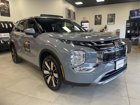 New 2026 Mitsubishi Outlander SE image 3