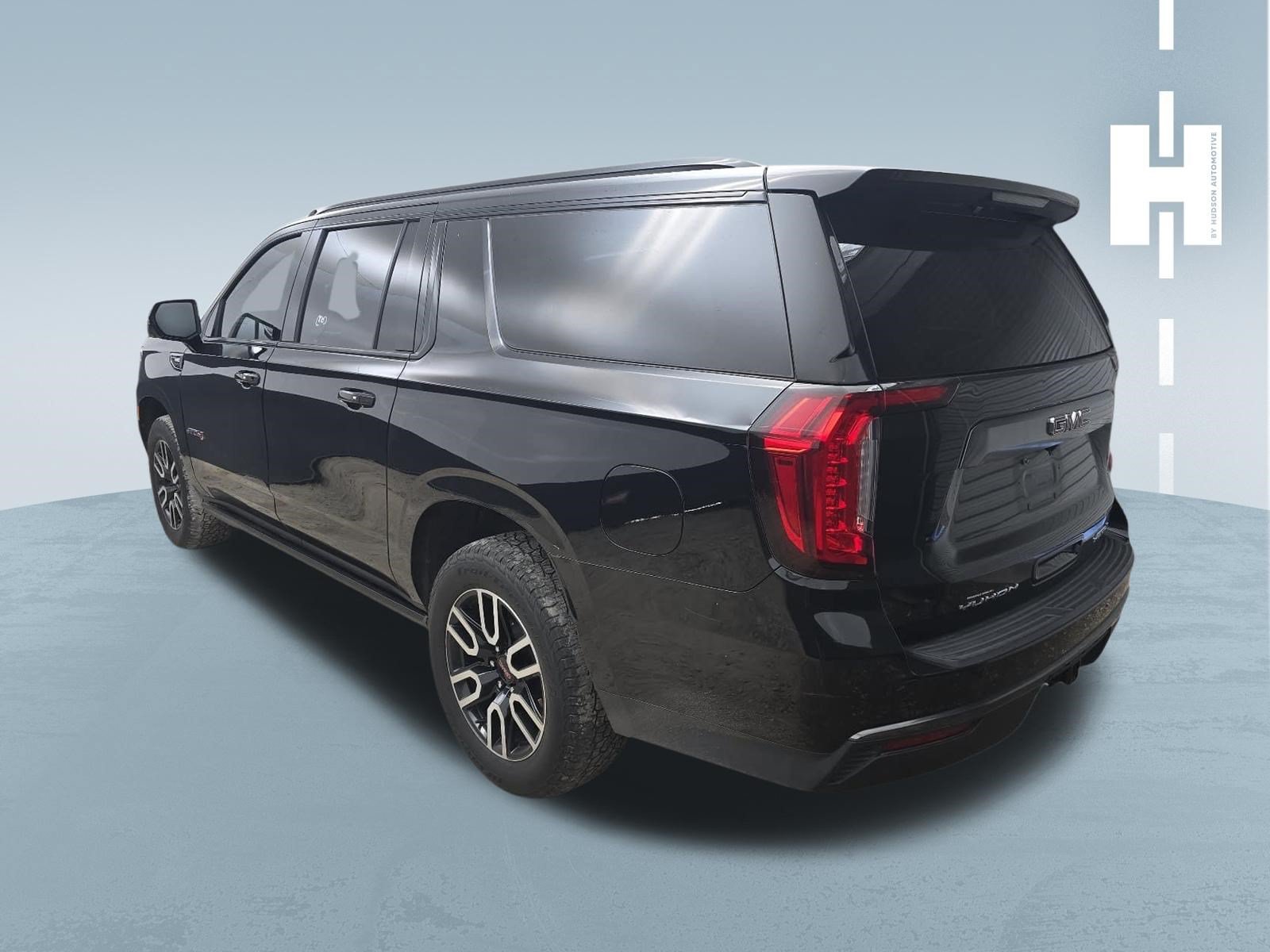 Used 2021 GMC Yukon XL AT4 w/ AT4 Premium Plus Package AWD/4WD image 4