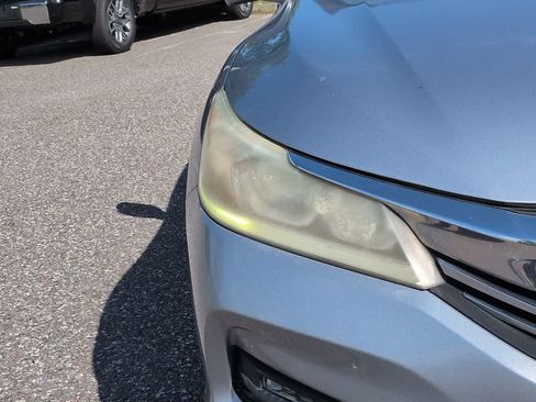 Used 2017 Honda Accord EX image 10