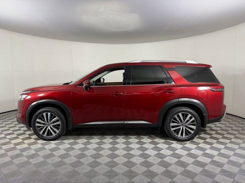 Used 2022 Nissan Pathfinder Platinum w/ Cargo Package FWD image 9