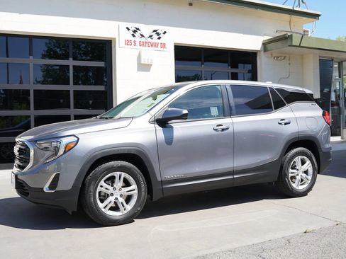 Used 2018 GMC Terrain SLE FWD image 2