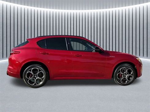 Used 2023 Alfa Romeo Stelvio Veloce image 2
