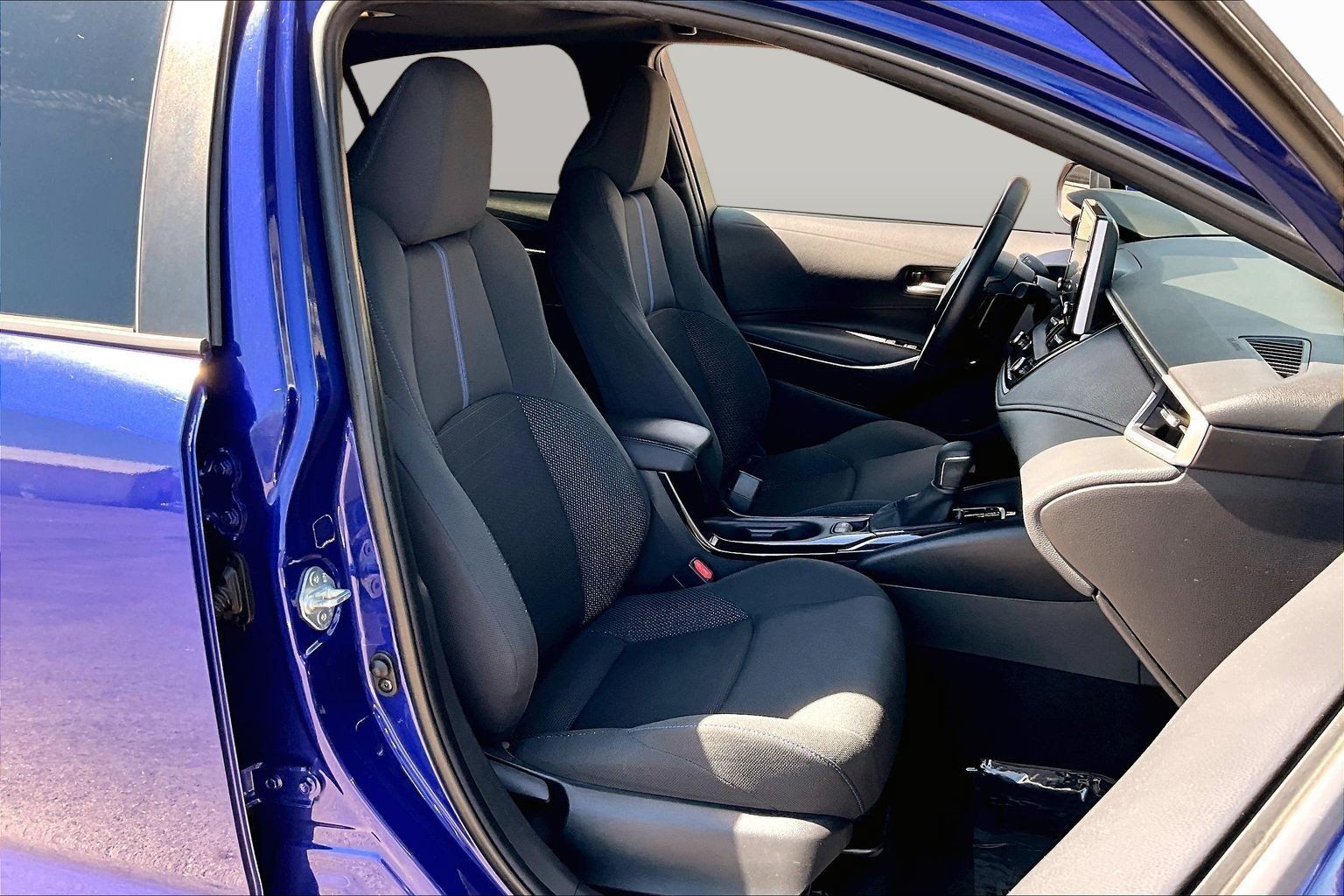 Used 2020 Toyota Corolla SE w/ SE Premium Package FWD image 7
