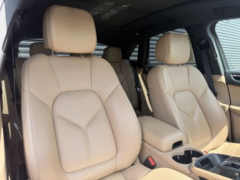 Certified 2024 Porsche Macan AWD/4WD image 20