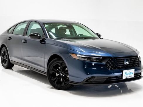 Used 2025 Honda Accord SE image 5