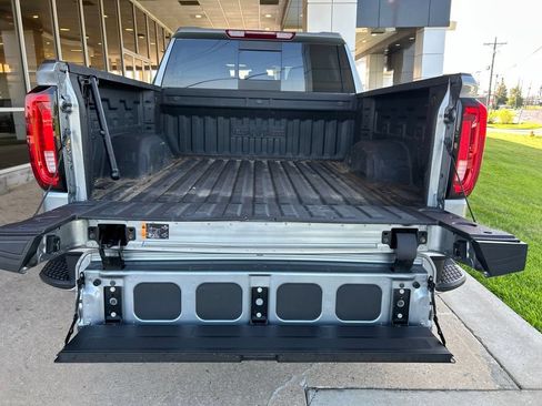 Used 2025 GMC Sierra 1500 SLT AWD/4WD image 12
