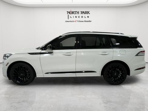 Used 2023 Lincoln Aviator Black Label w/ Jet Package AWD/4WD image 2