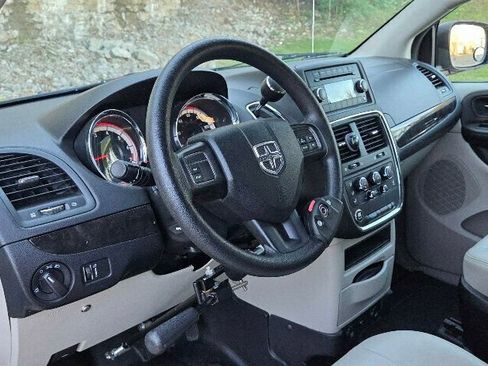 Used 2013 Dodge Grand Caravan SXT image 10