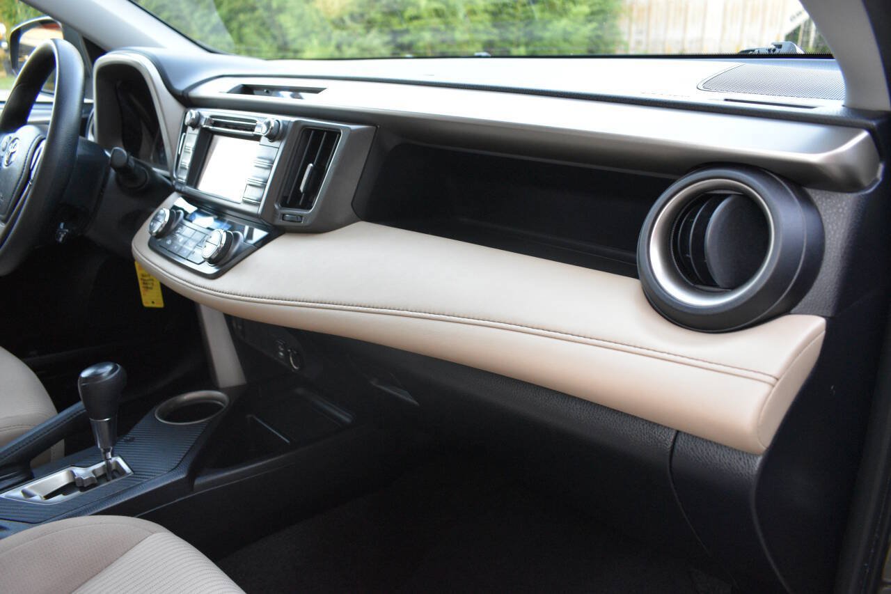 Used 2015 Toyota RAV4 XLE FWD image 21
