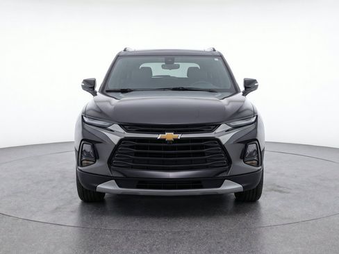Used 2025 Chevrolet Blazer LT FWD image 2