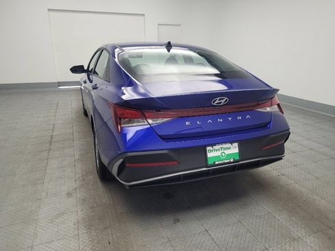 Used 2025 Hyundai Elantra SE FWD image 6