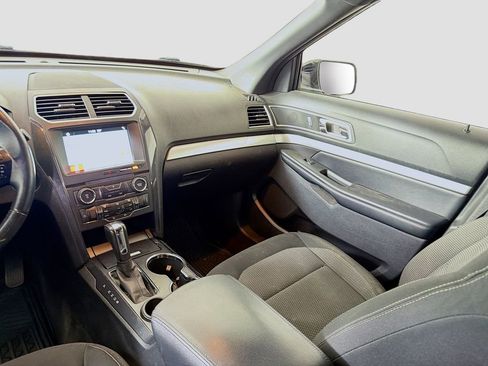 Used 2017 Ford Explorer XLT w/ Equipment Group 201A image 24