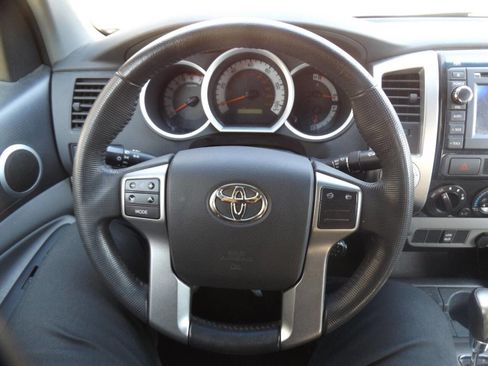 Used 2013 Toyota Tacoma 4x4 Access Cab V6 w/ SR5 Pkg image 11