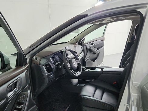 Used 2023 Nissan Rogue SL w/ SL Premium Package FWD image 9