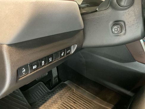 Used 2023 Toyota Venza Limited AWD/4WD image 27