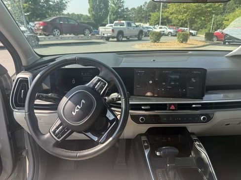 Certified 2025 Kia Sorento S w/ Panoramic Sunroof Package FWD image 4