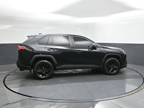 Used 2022 Toyota RAV4 LE FWD image 11