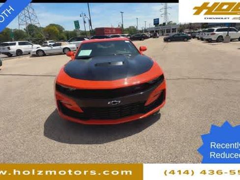 Used 2019 Chevrolet Camaro SS RWD image 3