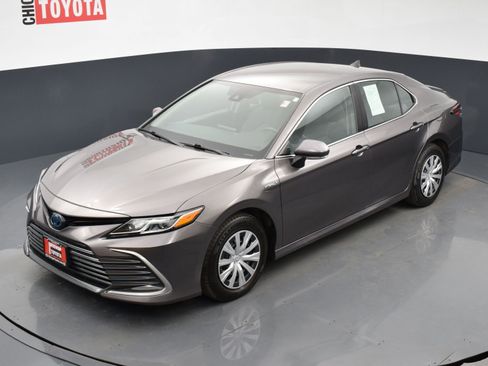 Used 2021 Toyota Camry LE image 23