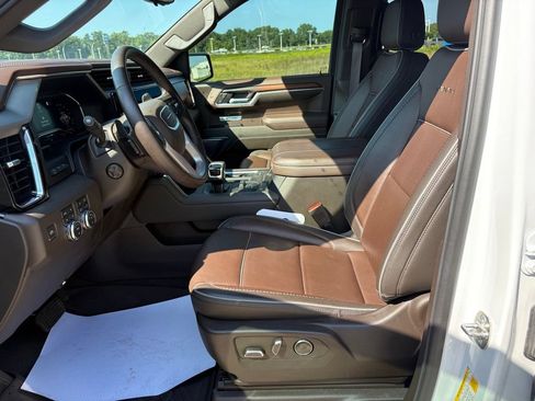 Used 2024 GMC Sierra 1500 Denali w/ Technology Package AWD/4WD image 16