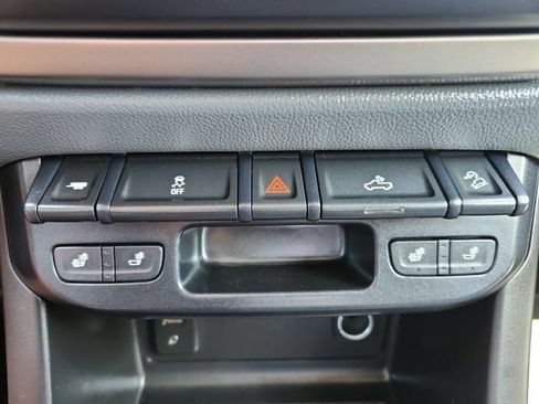 Used 2015 Chevrolet Colorado Z71 AWD/4WD image 19