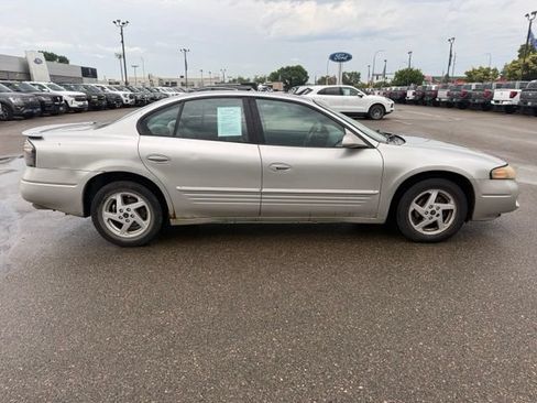 Used 2004 Pontiac Bonneville SE FWD image 11