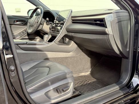 Used 2019 Toyota Avalon XLE image 12