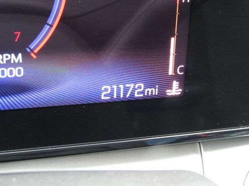 Used 2025 Chevrolet Trax LT w/ LT Convenience Package FWD image 24