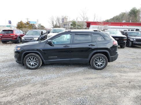 Used 2020 Jeep Cherokee Latitude image 2