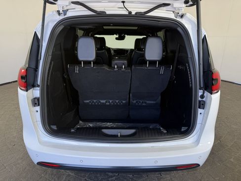 Used 2024 Chrysler Pacifica Limited w/ Uconnect Theater Family Group AWD/4WD image 7