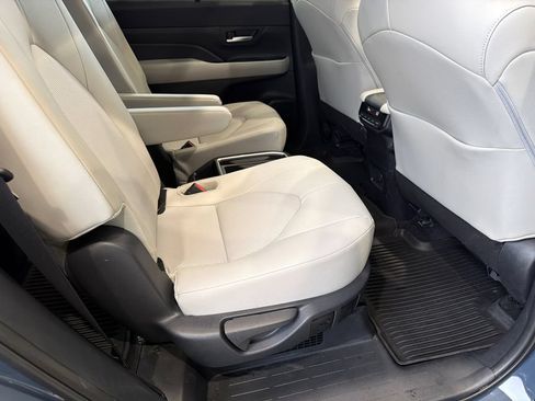 Used 2025 Toyota Grand Highlander AWD Hybrid image 25