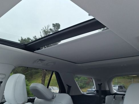 Used 2025 Ford Explorer Platinum w/ Ultimate Package image 17