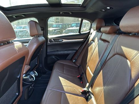 Used 2024 Alfa Romeo Stelvio Ti image 31