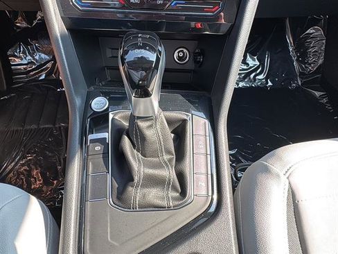 New 2025 Volkswagen Taos SE image 24