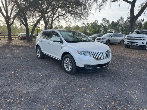 Used 2015 Lincoln MKX FWD w/ Equipment Group 102A image 7