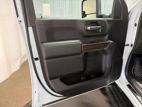 Used 2022 Chevrolet Silverado 3500 LT w/ Convenience Package image 4