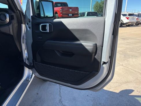 Certified 2023 Jeep Gladiator Overland image 25