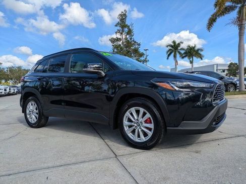 Used 2024 Toyota Corolla Cross LE w/ Moonroof Package image 2