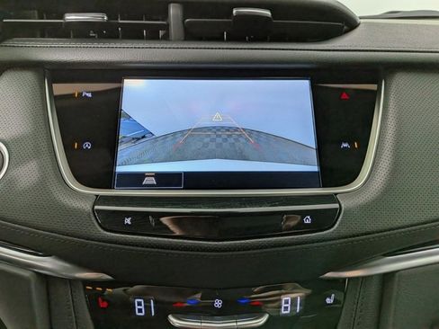 Certified 2025 Cadillac XT6 Luxury image 5