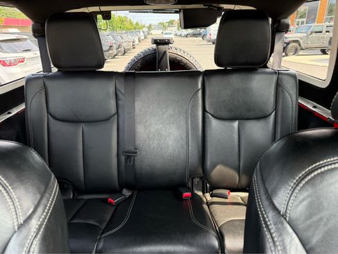 Used 2017 Jeep Wrangler Unlimited Sahara w/ Dual Top Group AWD/4WD image 25