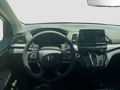 New 2026 Honda Odyssey Touring image 18
