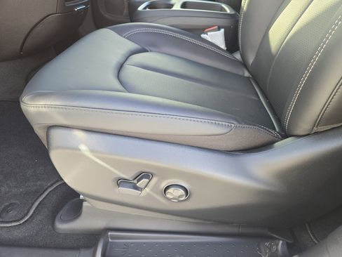 New 2026 Chrysler Pacifica Select image 18