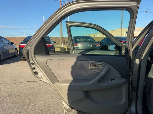 Used 1997 Toyota Camry CE image 11