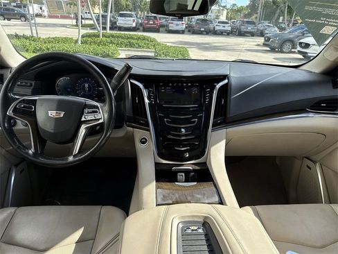 Used 2020 Cadillac Escalade ESV Luxury image 15