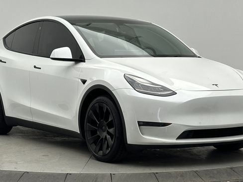 Used 2021 Tesla Model Y Long Range image 3