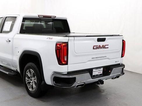 Used 2022 GMC Sierra 1500 SLT w/ SLT Convenience Package AWD/4WD image 9