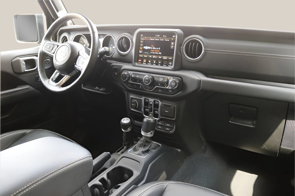 Used 2023 Jeep Wrangler Unlimited Sahara w/ Cold Weather Group AWD/4WD image 19