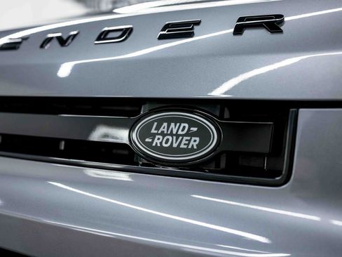 Used 2023 Land Rover Defender 130 SE image 14