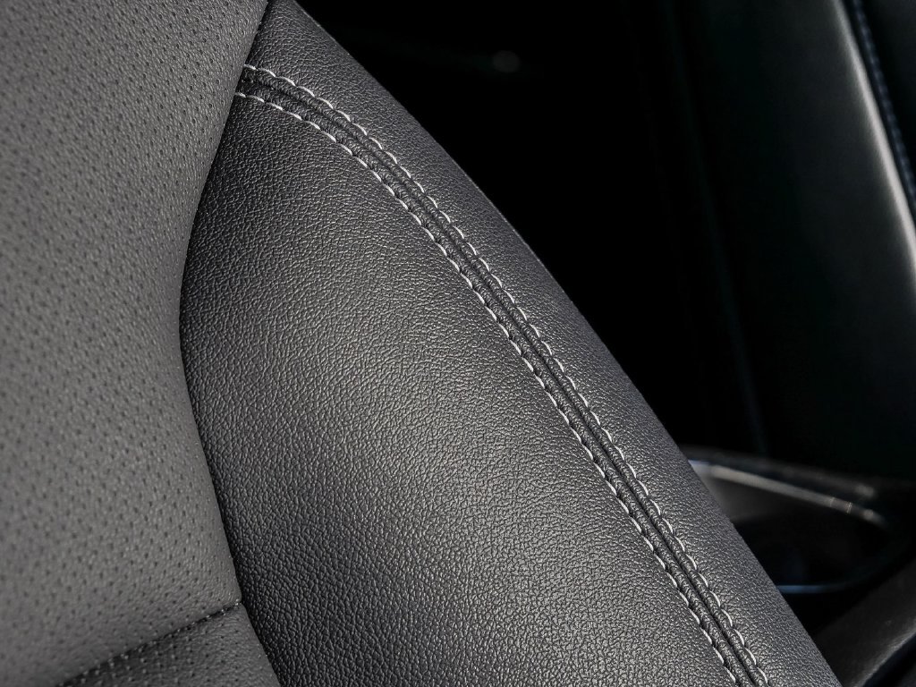 Used 2025 Chevrolet Traverse LT FWD image 18