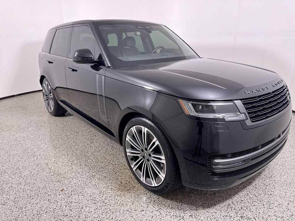 Used 2024 Land Rover Range Rover SE AWD/4WD image 2